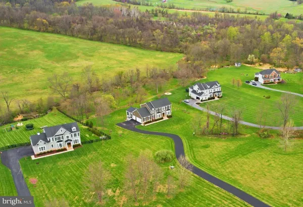 $1,295,000 | 35264 Greyfriar Drive, Round Hill, VA 20141