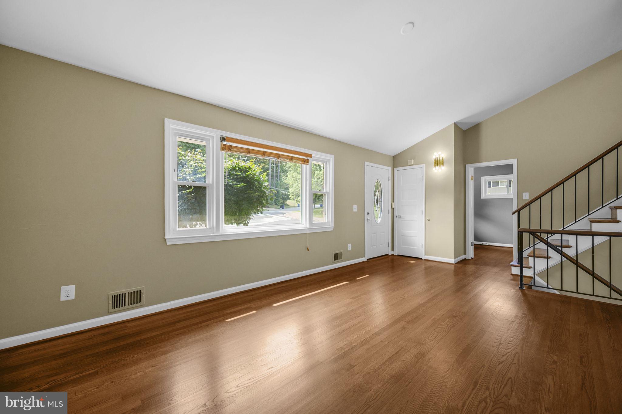 4216 Sideburn Road Fairfax, VA 22030 - Photo 7 of 47 Living Room / Foyer