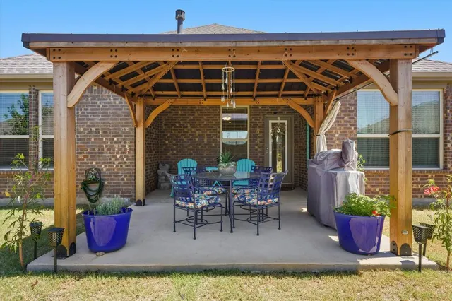 a view of a storage & utility room with dryer and washer