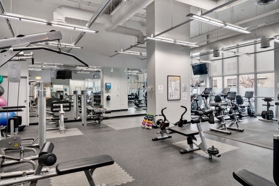 655 West Irving Park Road, Unit 4011 Chicago, IL 60613 - Photo 8 of 11