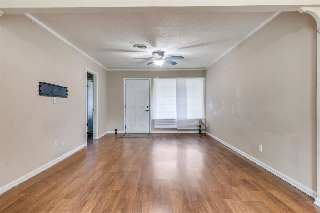 11049 Paddock Circle Dallas, TX 75238 - Photo 4 of 27 Gallery Image 4