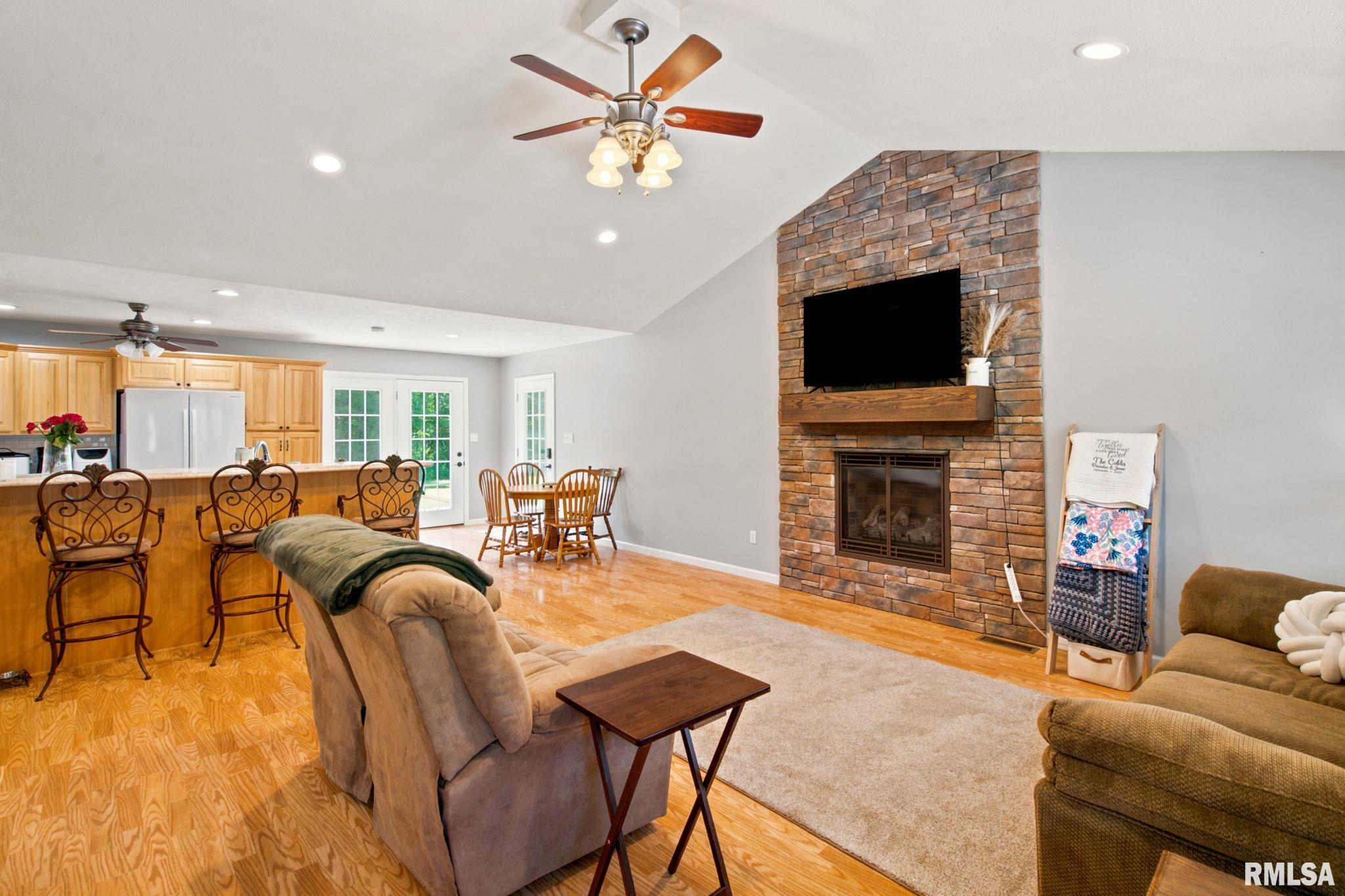 13236 Edwards Road Pittsburg, IL 62974 - Photo 5 of 34