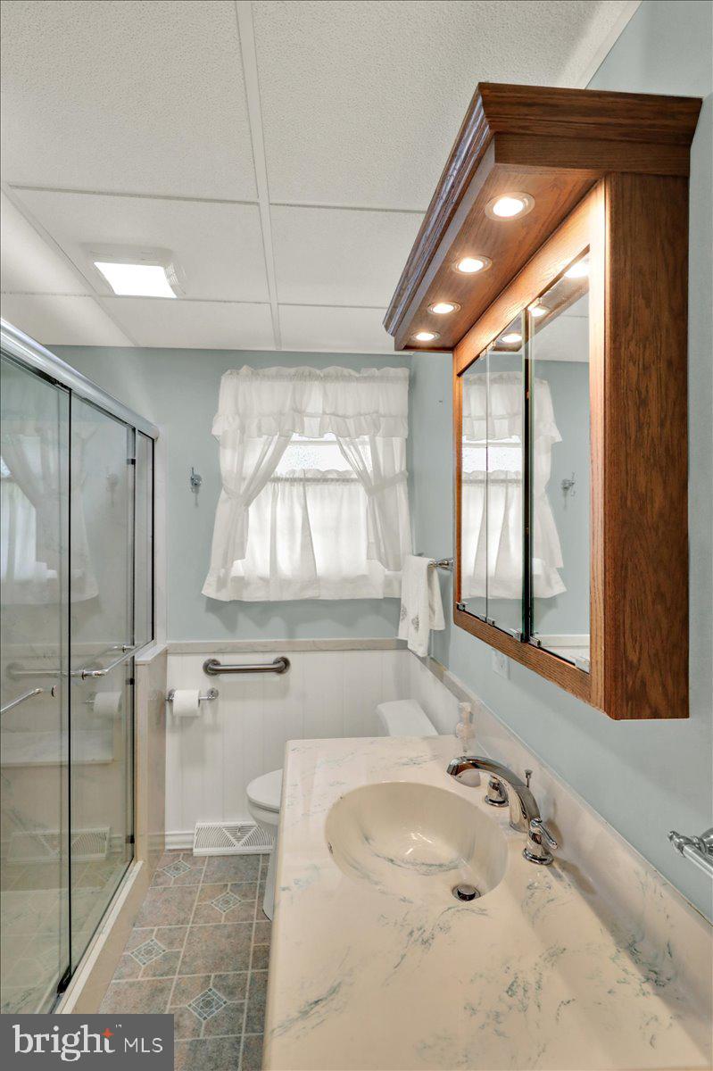 1224 Commonwealth Boulevard Reading, PA 19607 - Photo 13 of 27 a bathroom with a granite countertop sink a toilet and a bathtub