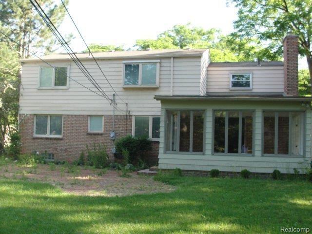 8475 Hampton Road Grosse Ile, MI 48138 - Photo 3 of 12 DSC07576