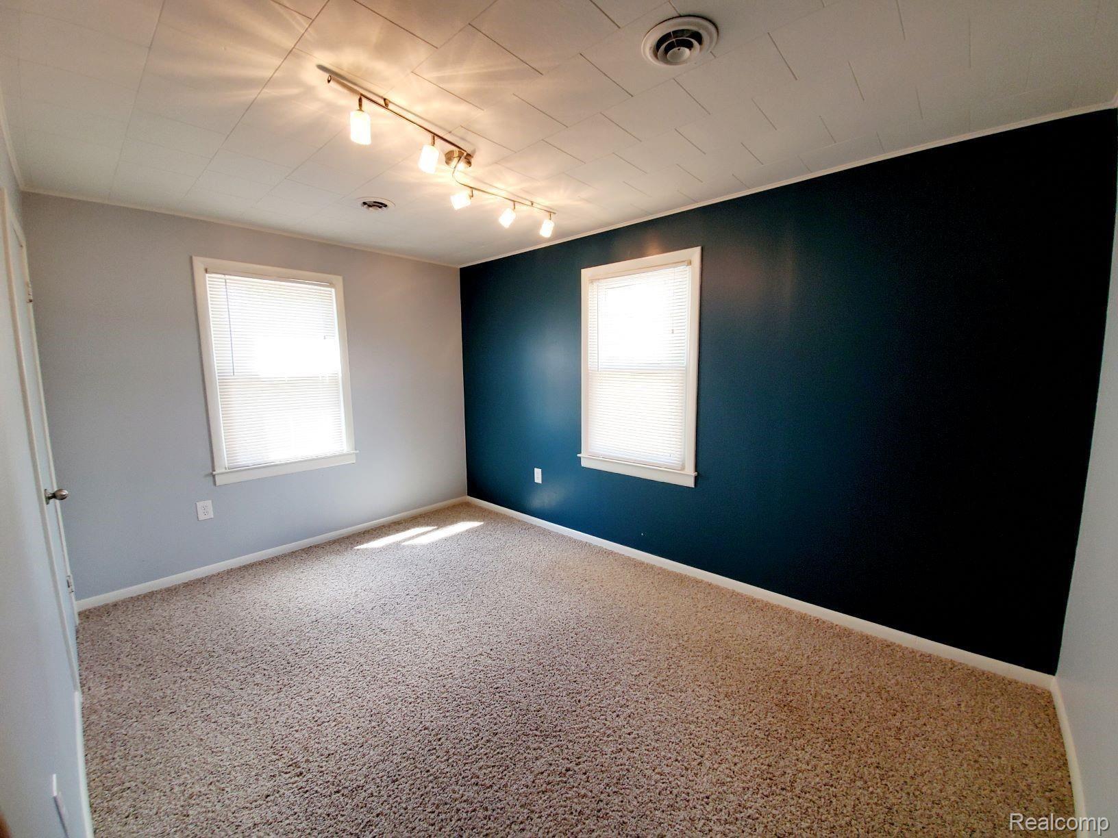 24485 West Road Flat Rock, MI 48134 - Photo 13 of 21 13.jpg