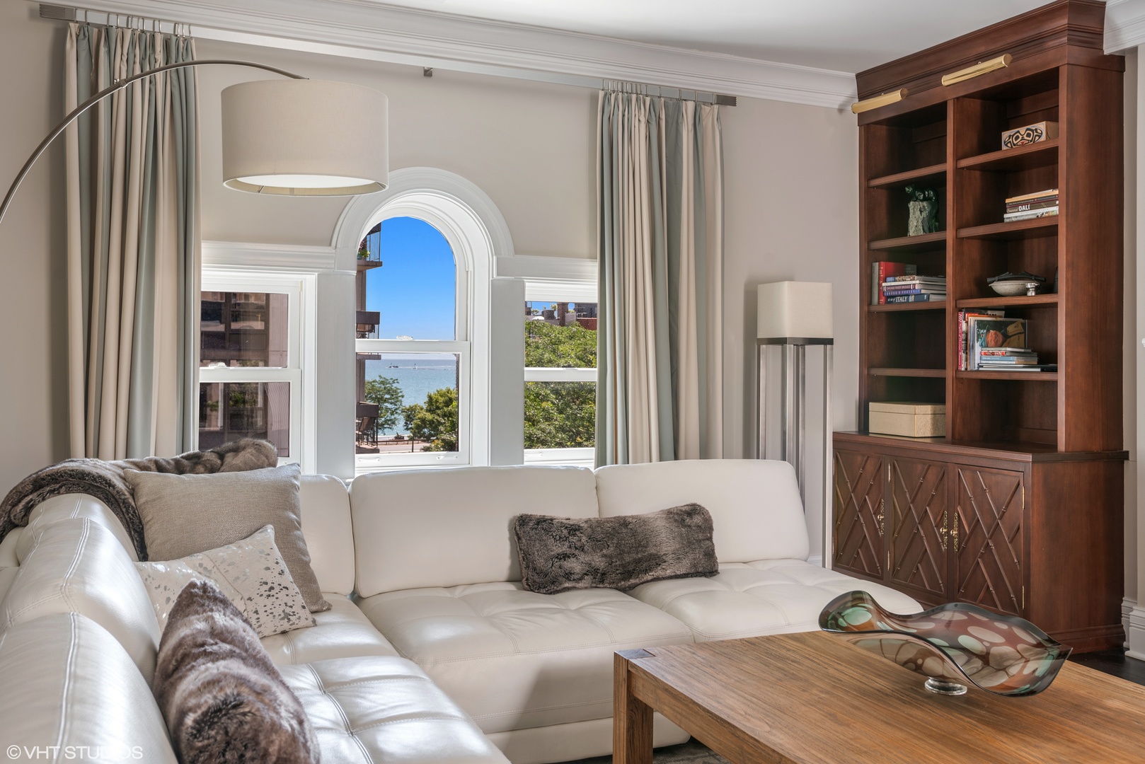 1302 North Ritchie Court Chicago, IL 60610 - Photo 10 of 22