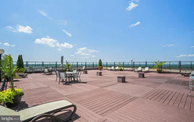 $2,475 | 4515 Willard Avenue, Unit 708S, Chevy Chase, MD 20815