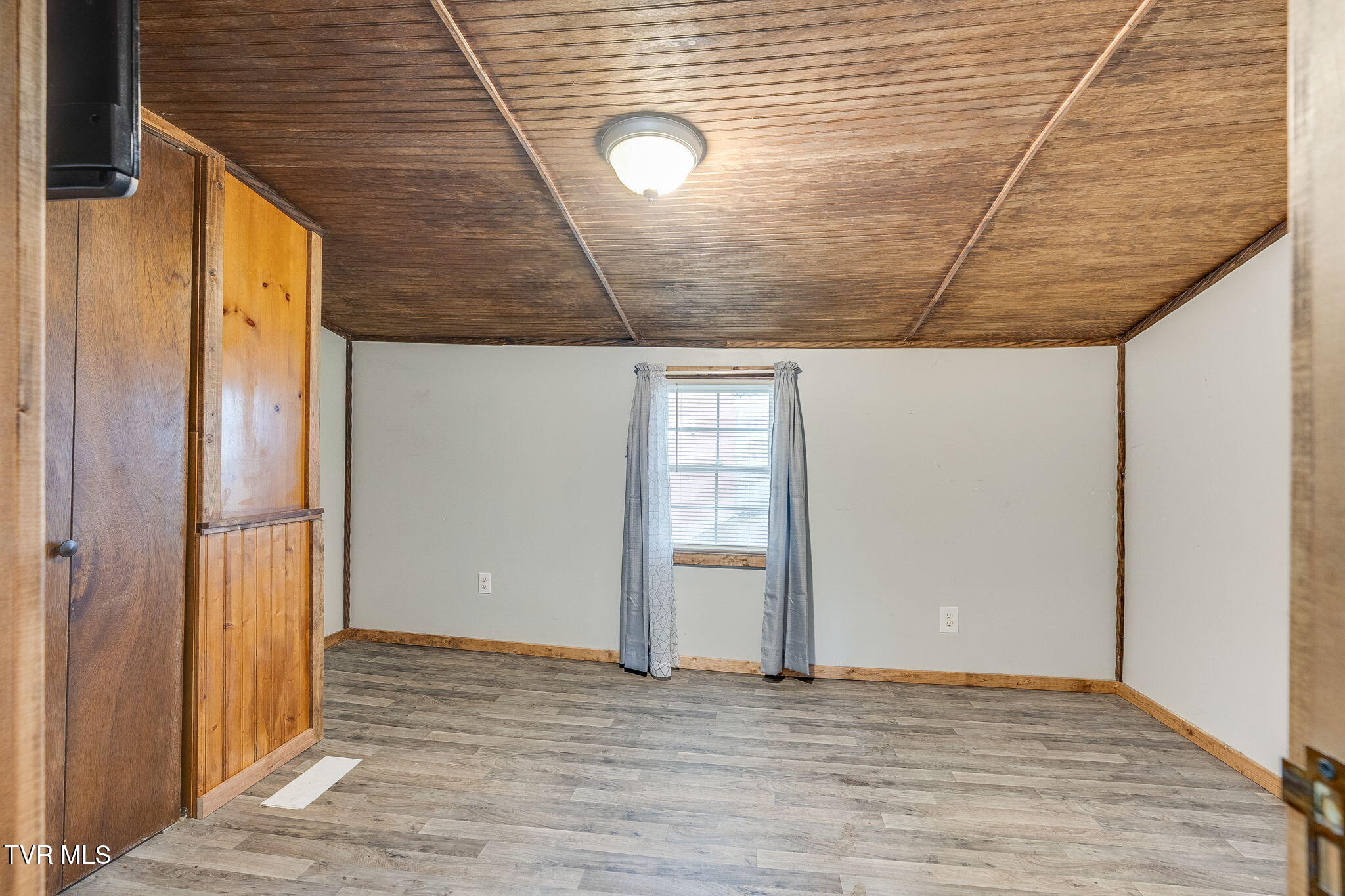 121 Coleman Road Hampton, TN 37658 - Photo 13 of 37 013