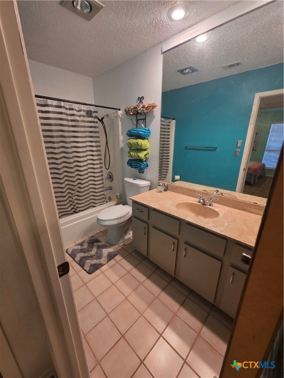 1611 East Messick Loop Round Rock, TX 78681 - Photo 12 of 16 Hall Bathroom