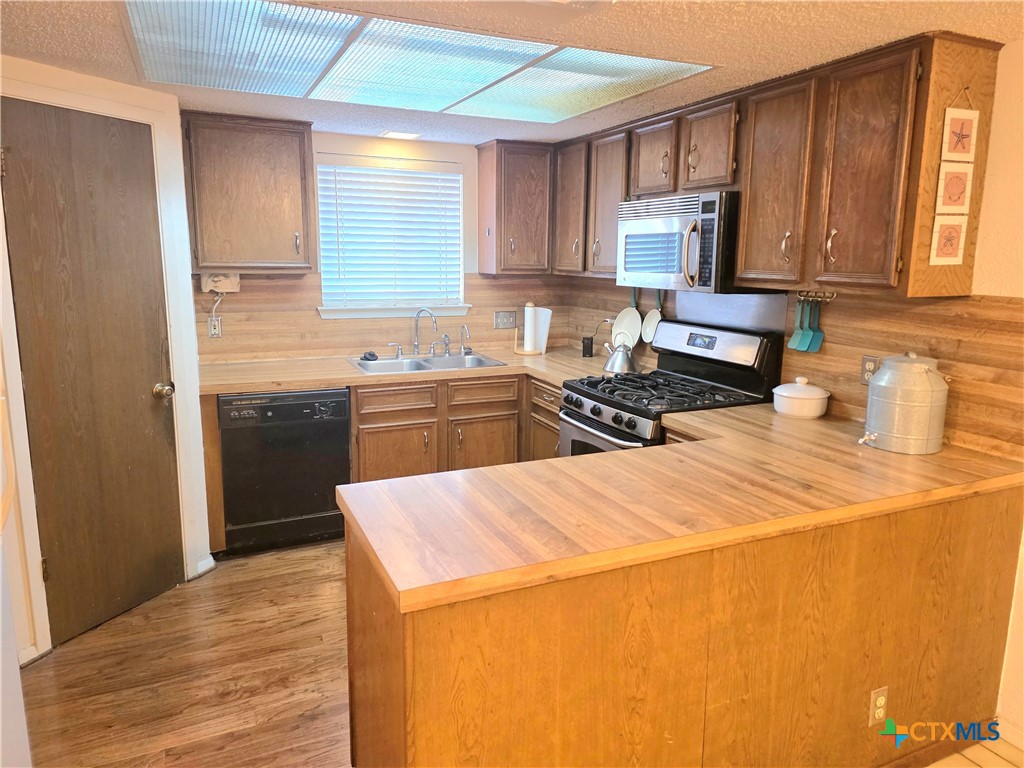 1611 East Messick Loop Round Rock, TX 78681 - Photo 5 of 16 kitchen