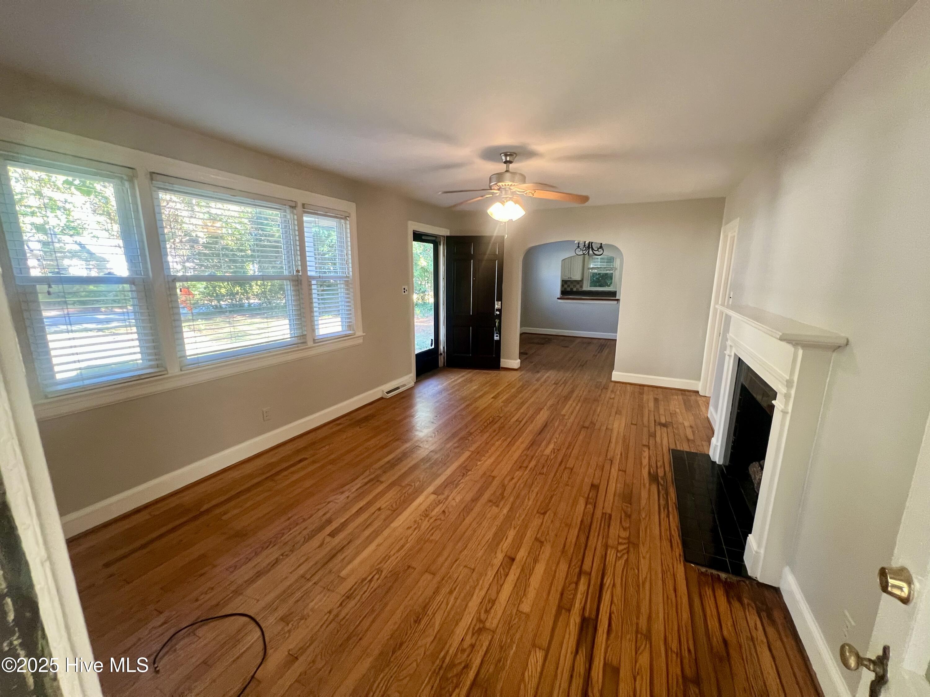 1137 Anderson Street Northwest Wilson, NC 27893 - Photo 2 of 10 IMG_4569