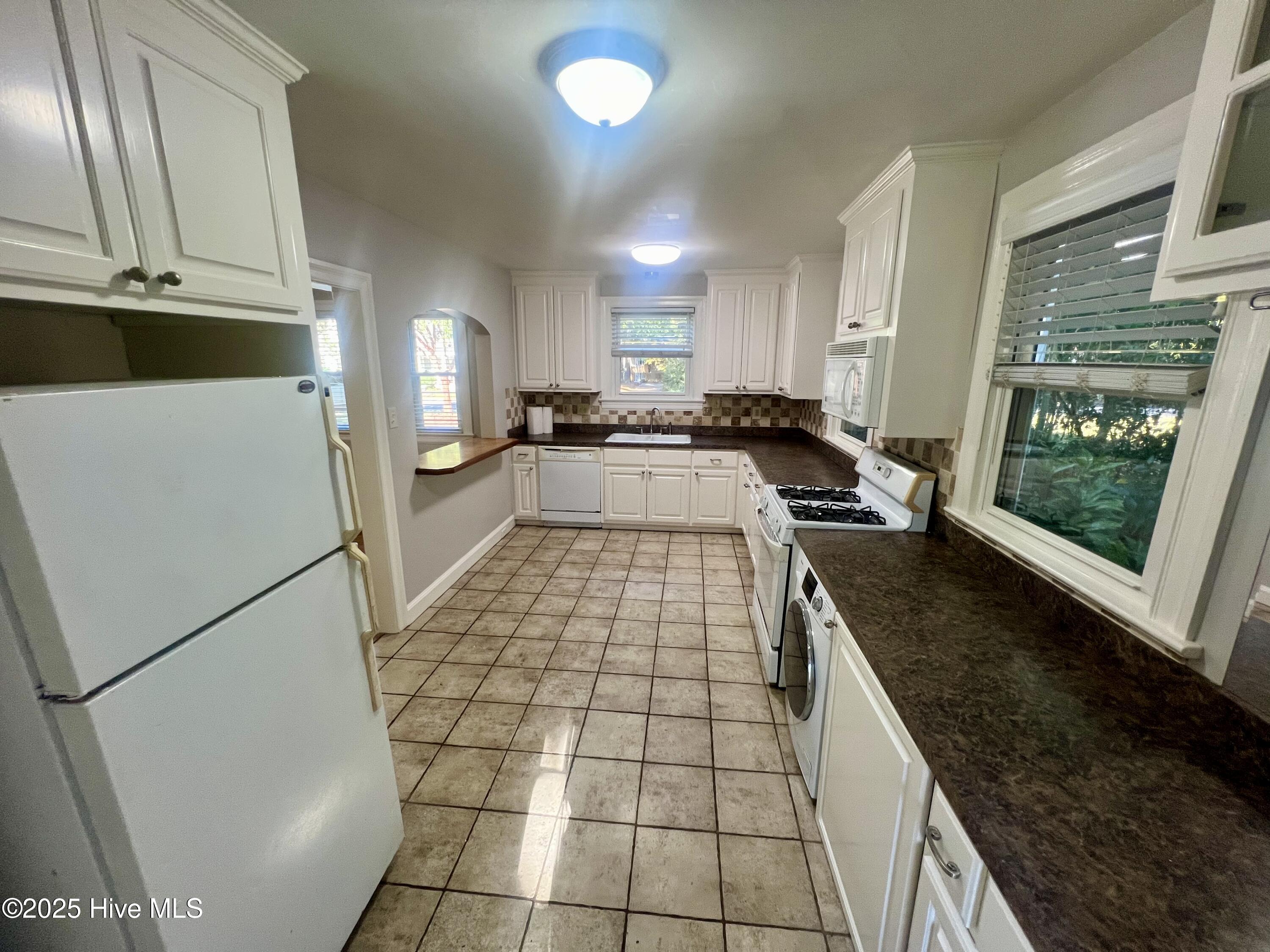 1137 Anderson Street Northwest Wilson, NC 27893 - Photo 3 of 10 IMG_4571