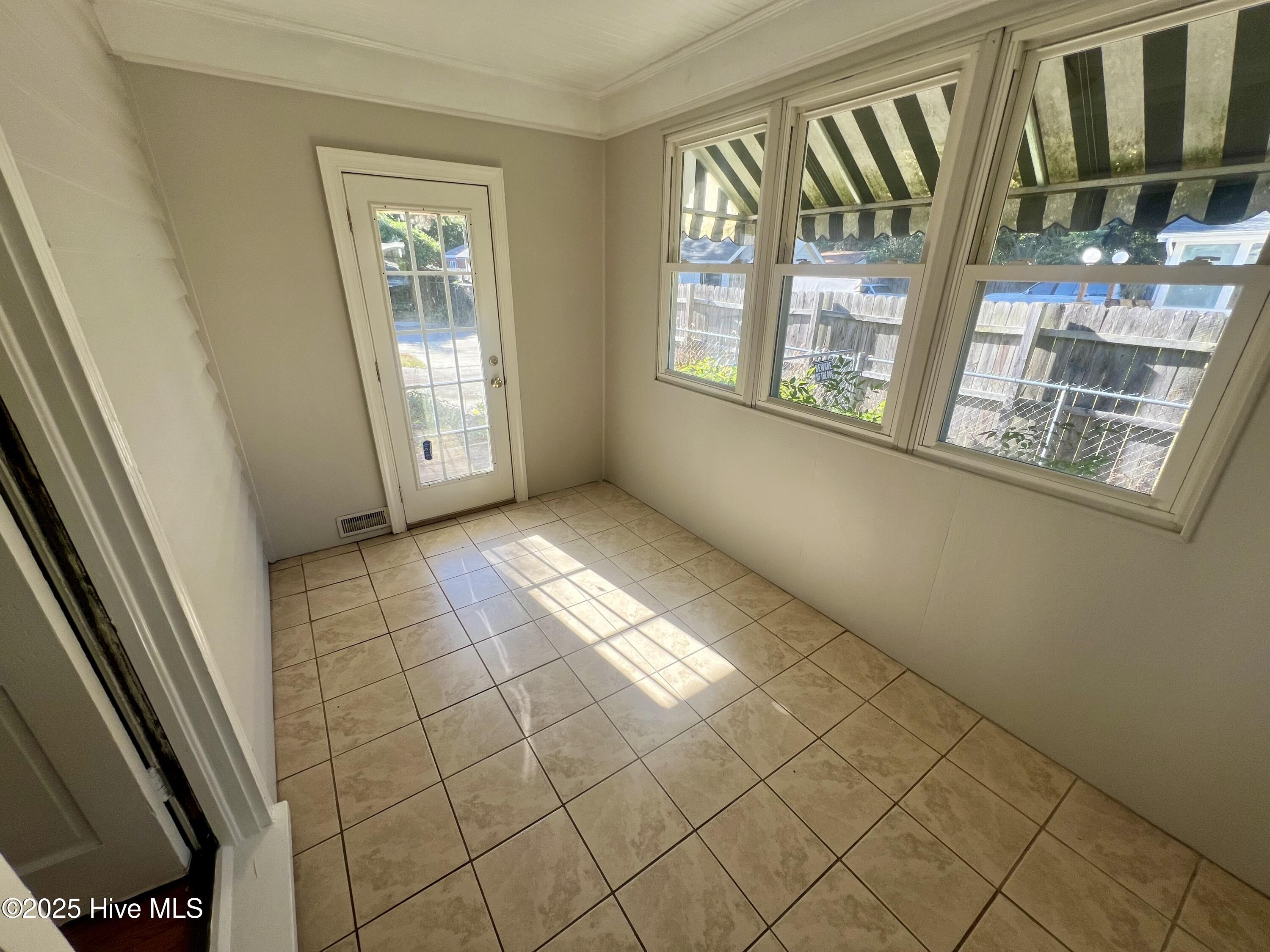 1137 Anderson Street Northwest Wilson, NC 27893 - Photo 5 of 10 IMG_4568