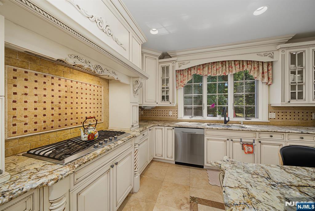 29 Meadow Street Demarest, NJ 07627 - Photo 13 of 50