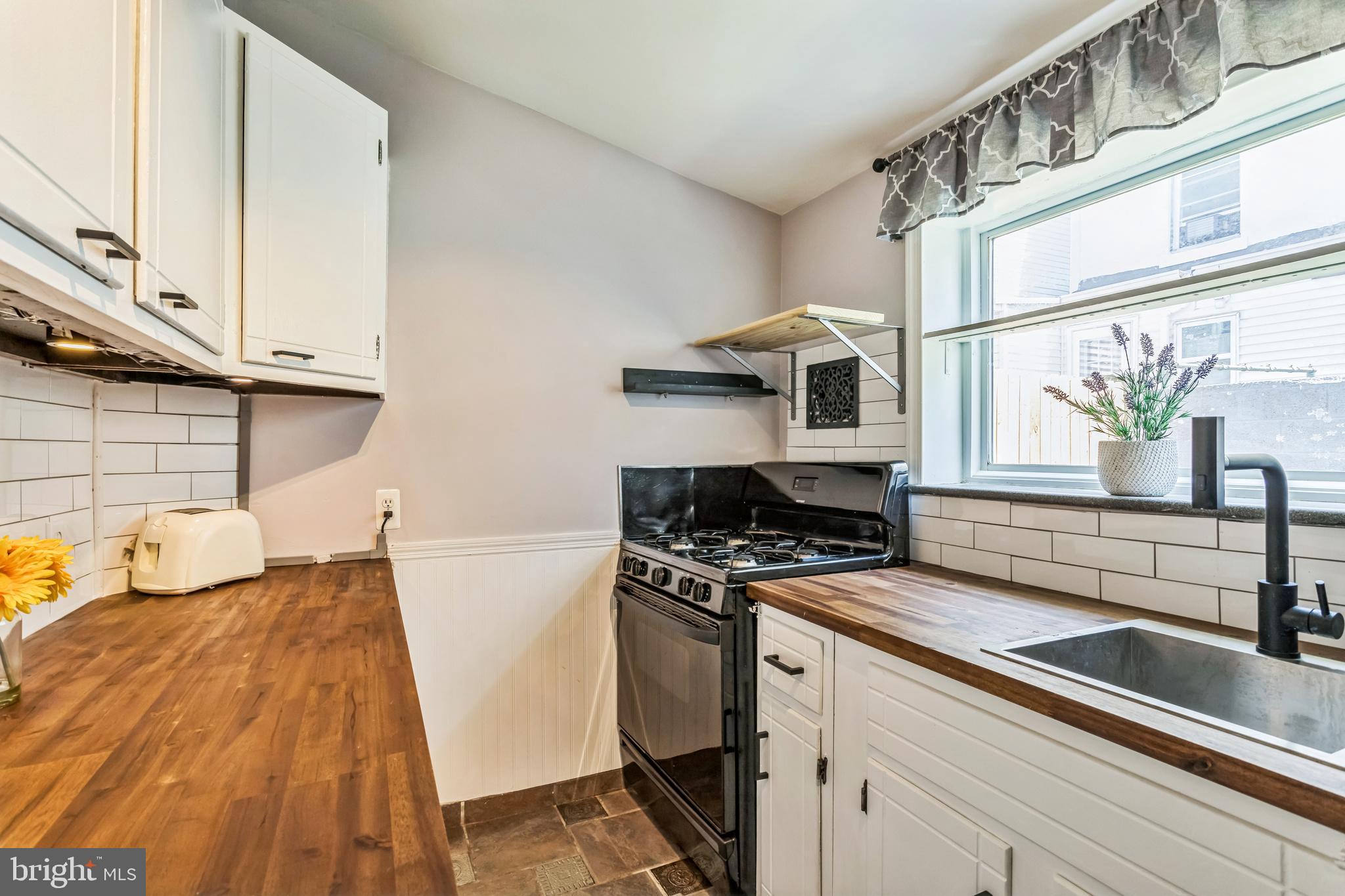 2519 Webb Street Philadelphia, PA 19125 - Photo 8 of 19