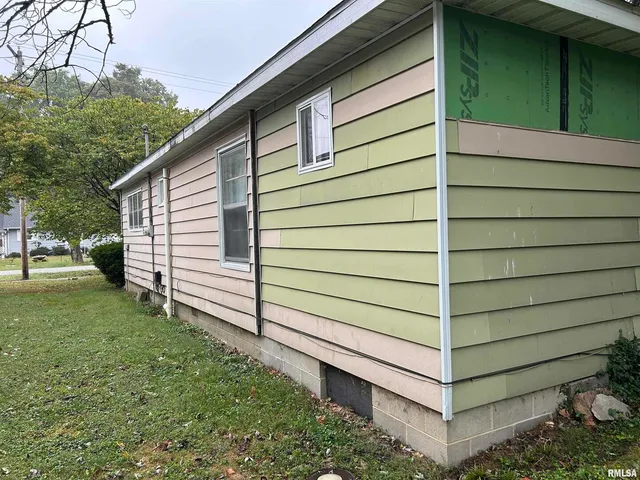 $74,900 | 422 West 5th Street, Benton, IL 62812