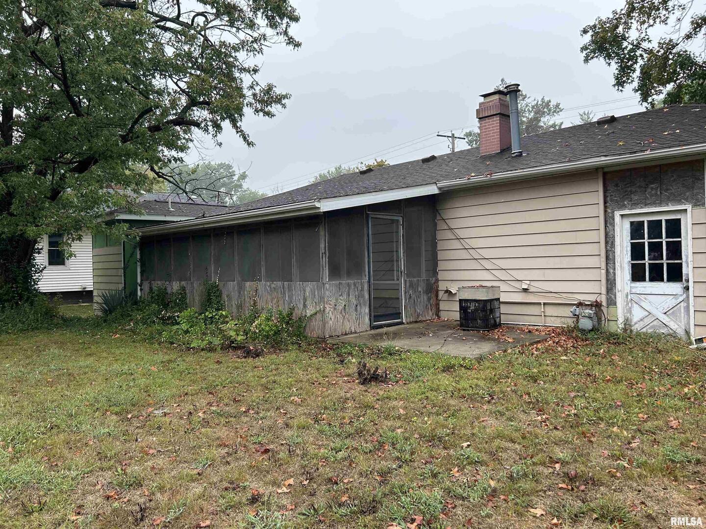 422 West 5th Street Benton, IL 62812 - Photo 4 of 17