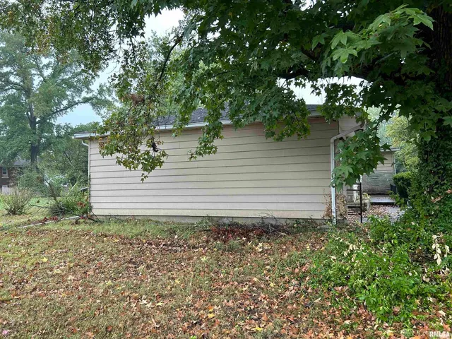 $74,900 | 422 West 5th Street, Benton, IL 62812