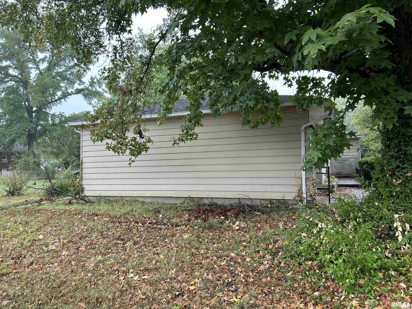 422 West 5th Street Benton, IL 62812 - Photo 6 of 17