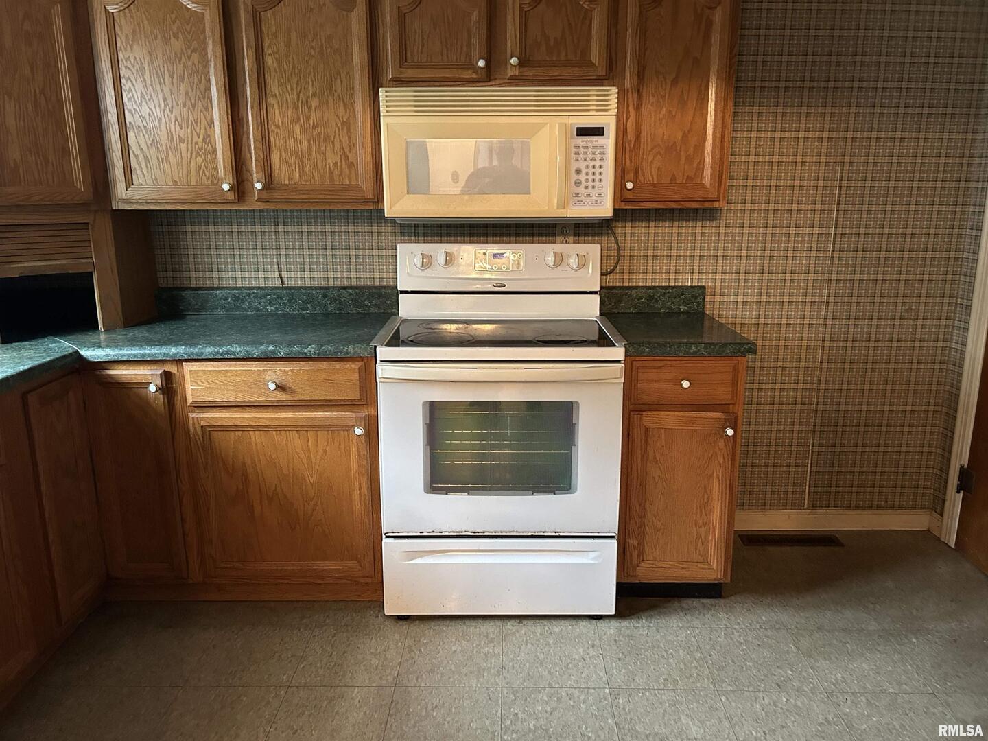 422 West 5th Street Benton, IL 62812 - Photo 9 of 17 a stove top oven sitting inside of a kitchen