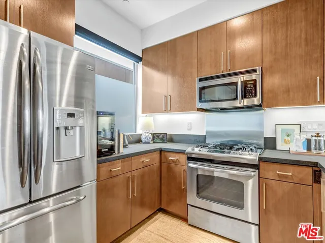 $599,000 | 6001 Carlton Way, Unit 410, Los Angeles, CA 90028