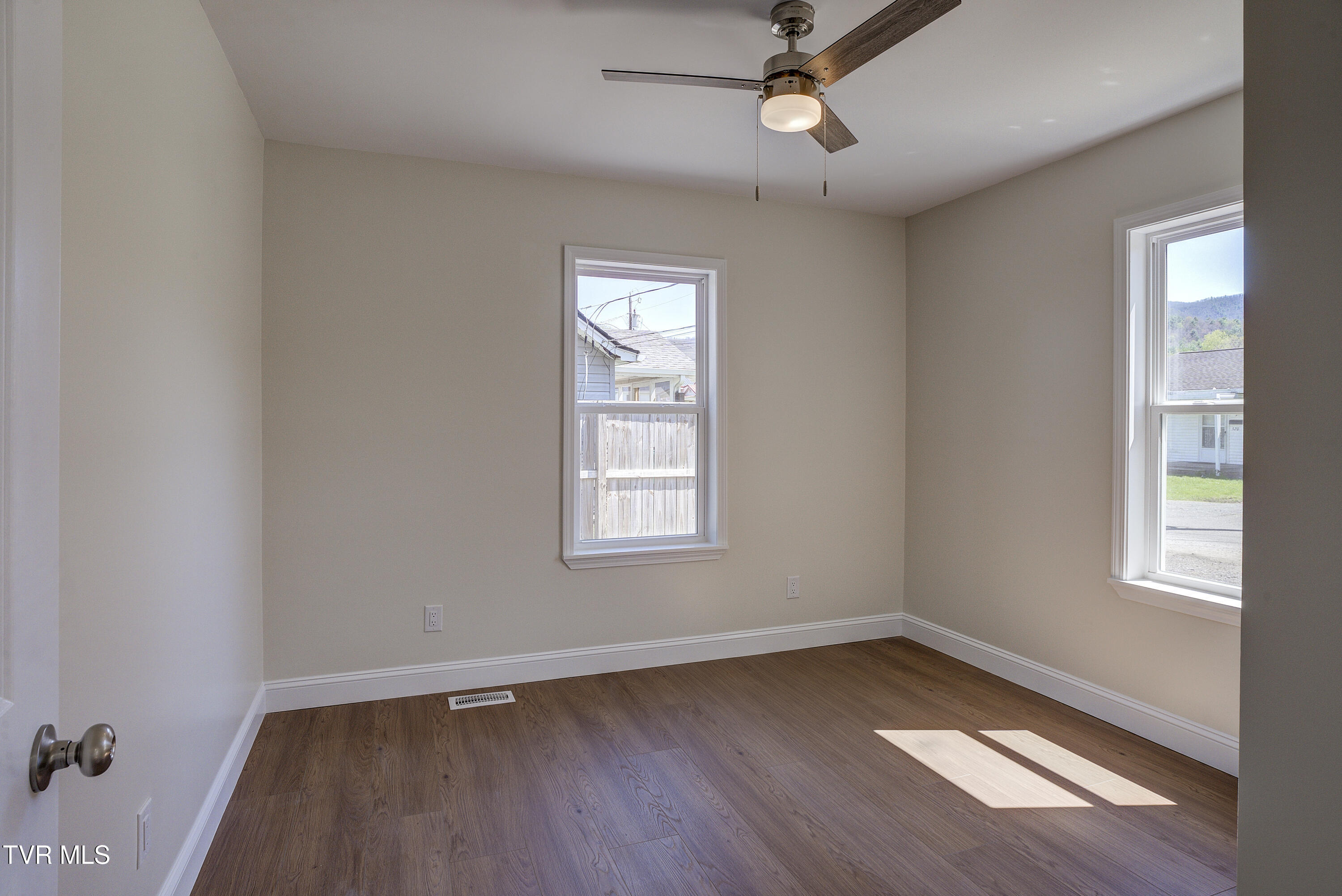 511 Coffee Street Erwin, TN 37650 - Photo 13 of 36 coffee-bed