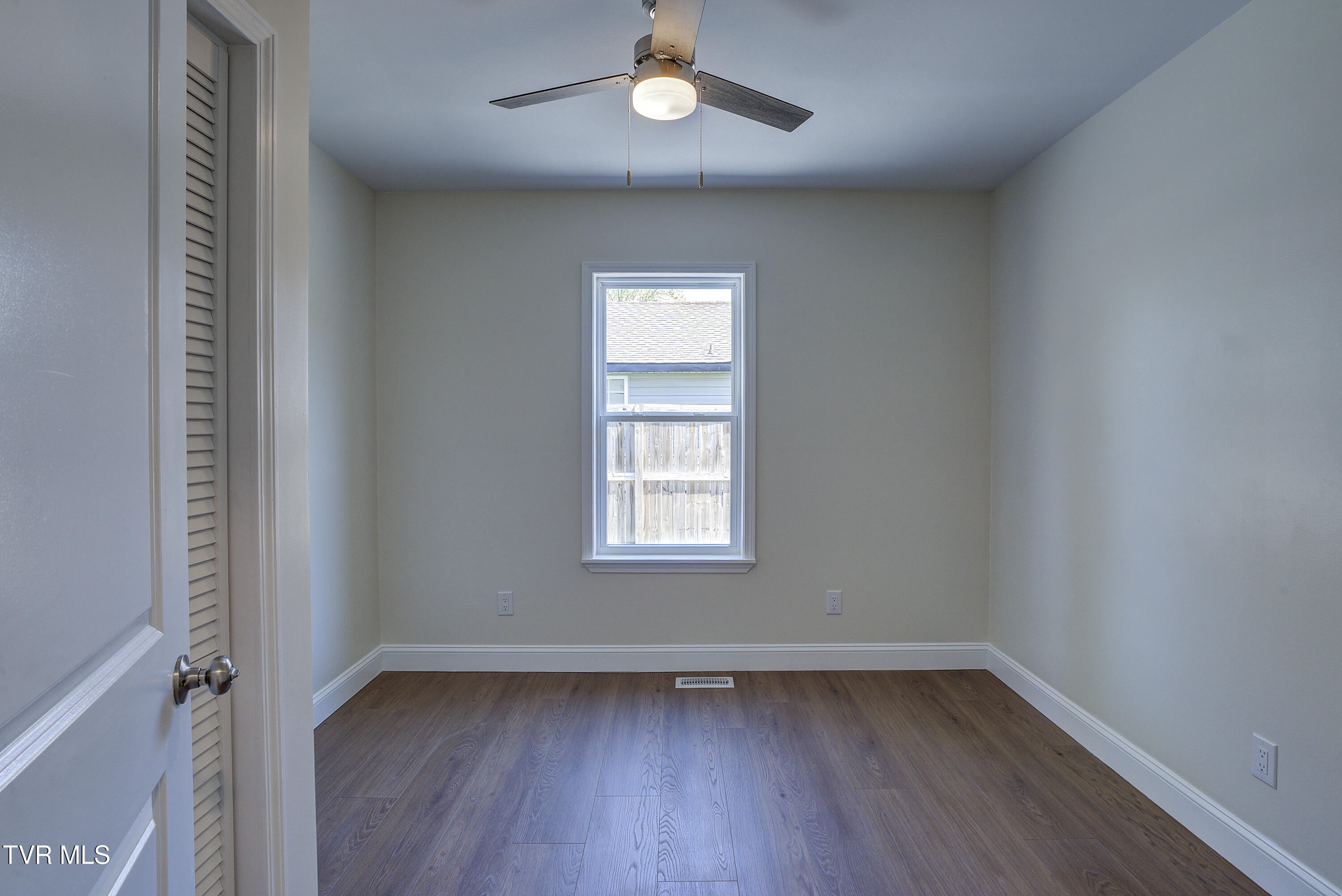 511 Coffee Street Erwin, TN 37650 - Photo 20 of 36 coffee-bed