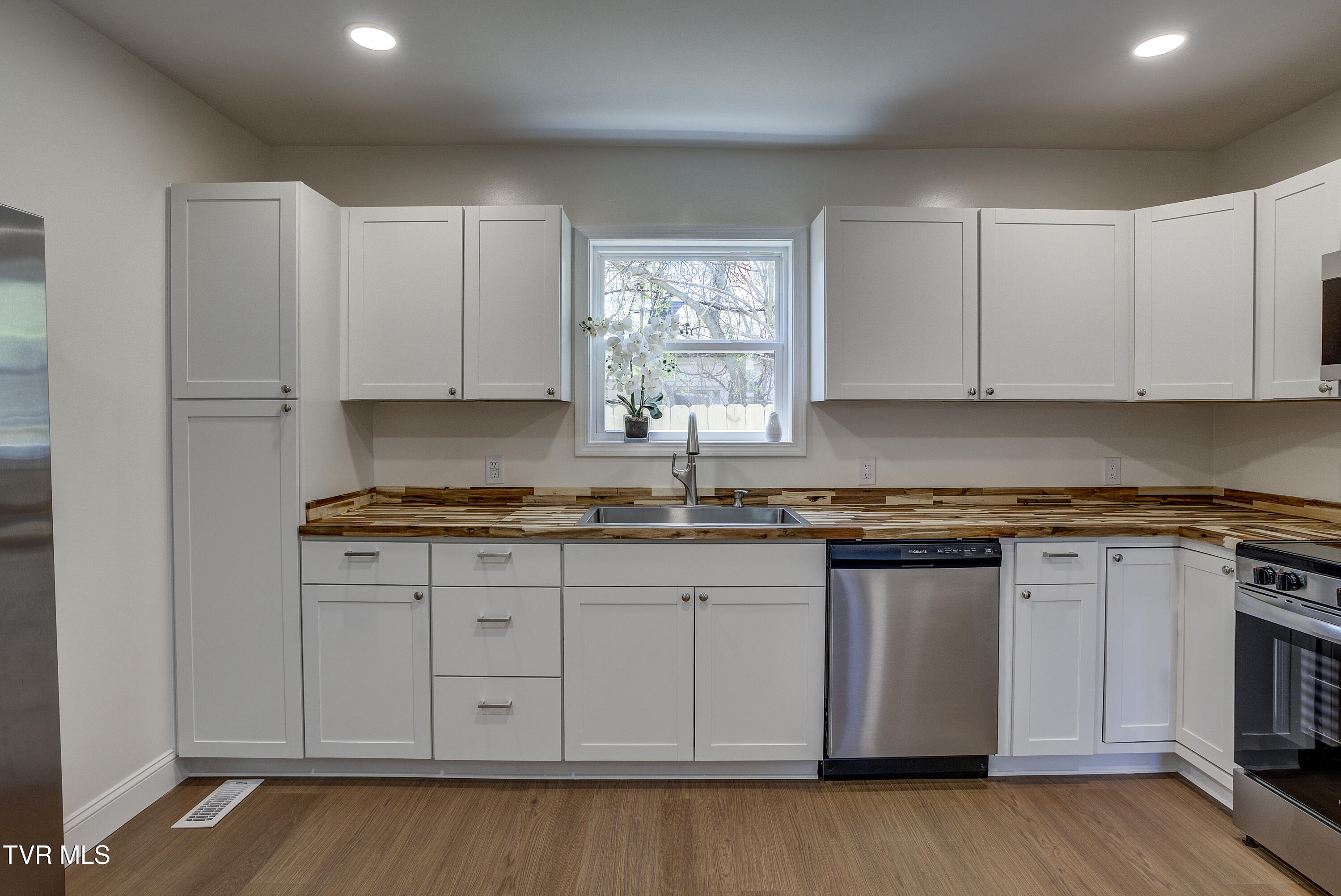 511 Coffee Street Erwin, TN 37650 - Photo 22 of 36 Kitchen