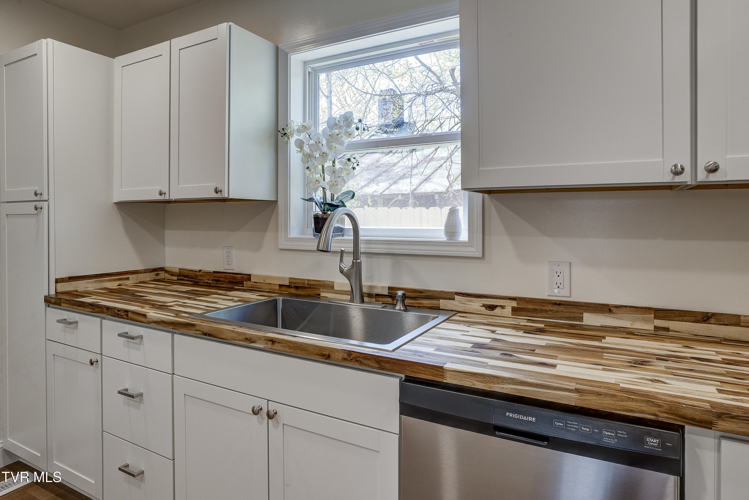 511 Coffee Street Erwin, TN 37650 - Photo 26 of 36 countertop