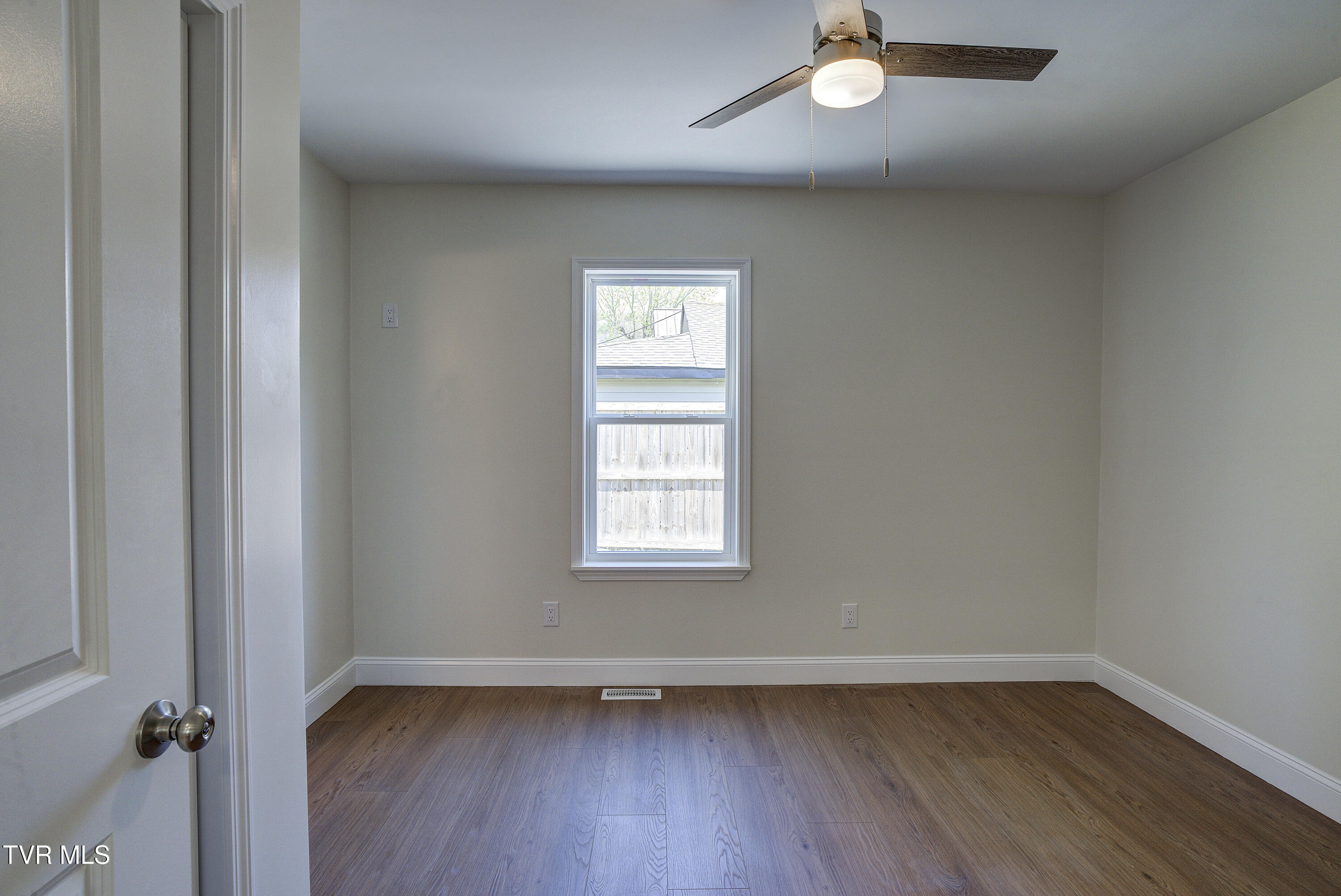 511 Coffee Street Erwin, TN 37650 - Photo 27 of 36 Primary-suite