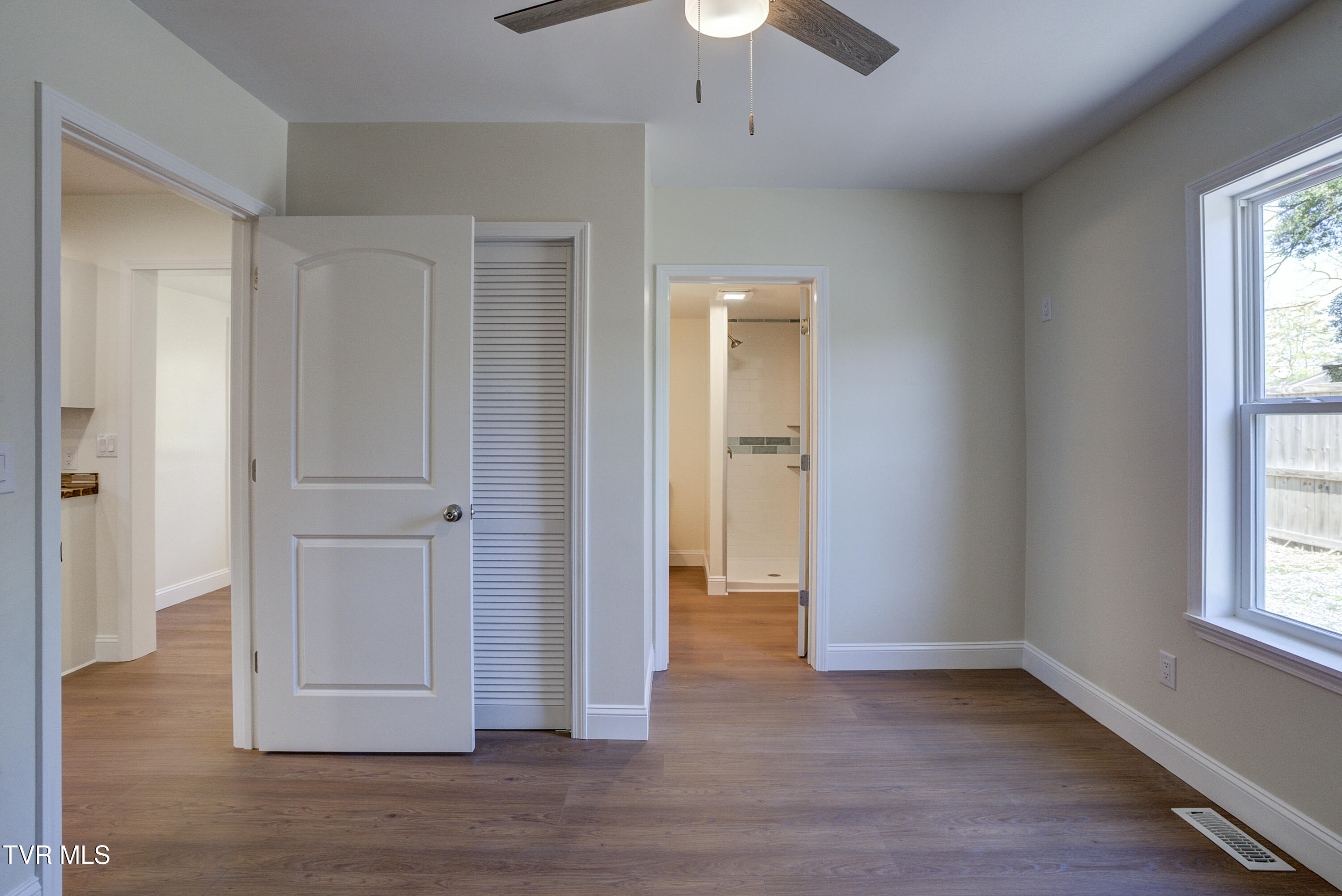 511 Coffee Street Erwin, TN 37650 - Photo 28 of 36 Primary-suite-1