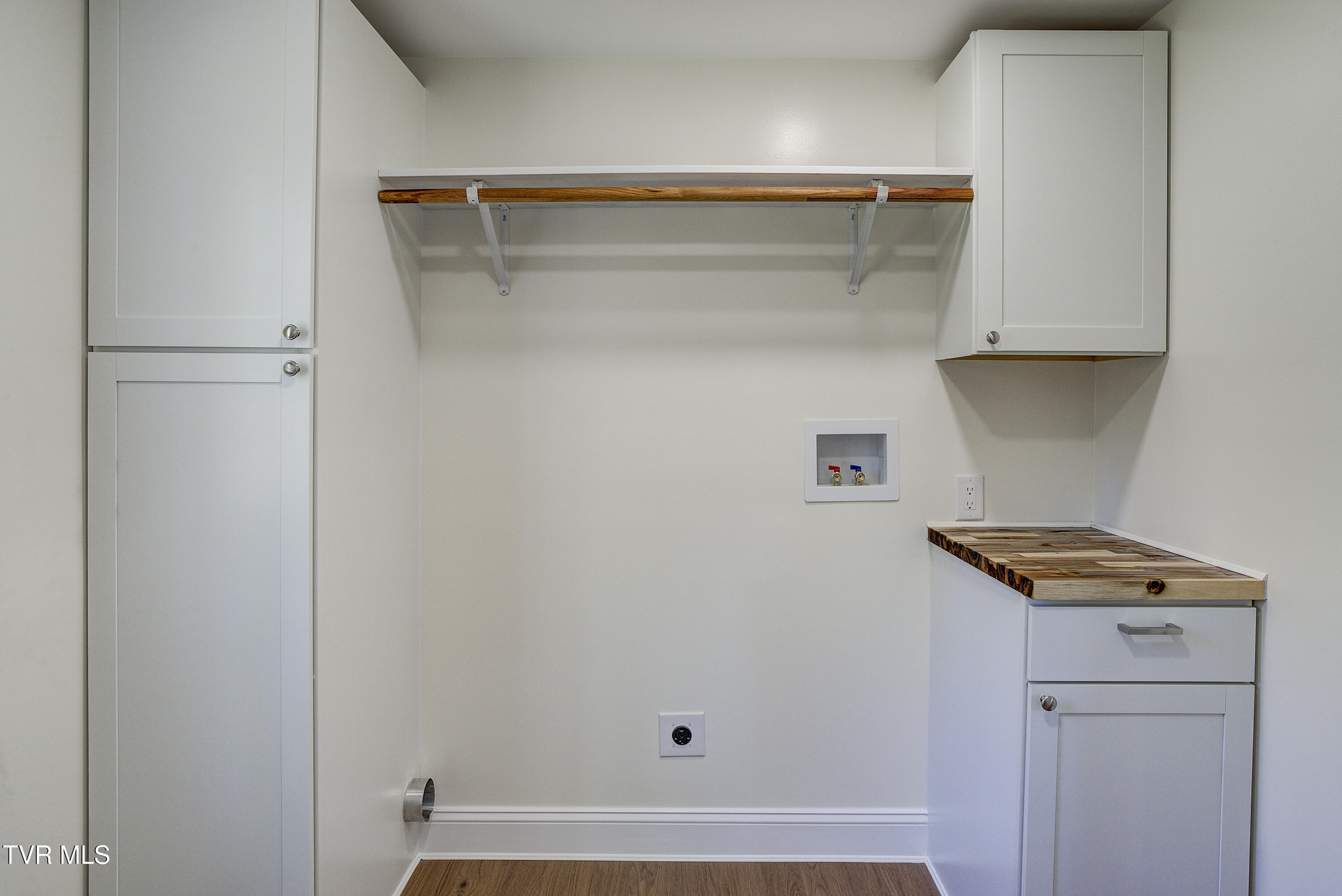 511 Coffee Street Erwin, TN 37650 - Photo 34 of 36 Laundry