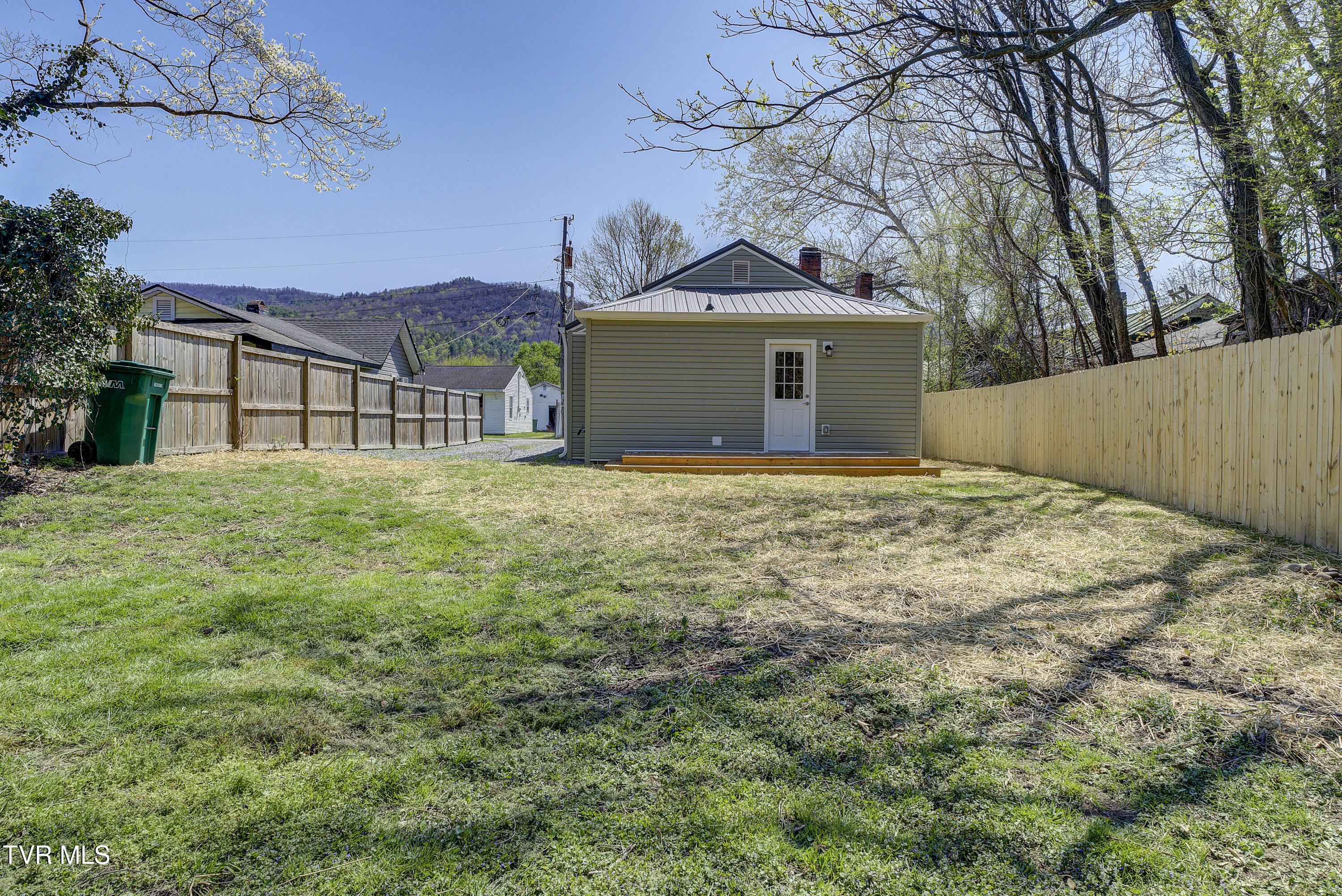 511 Coffee Street Erwin, TN 37650 - Photo 7 of 36 back