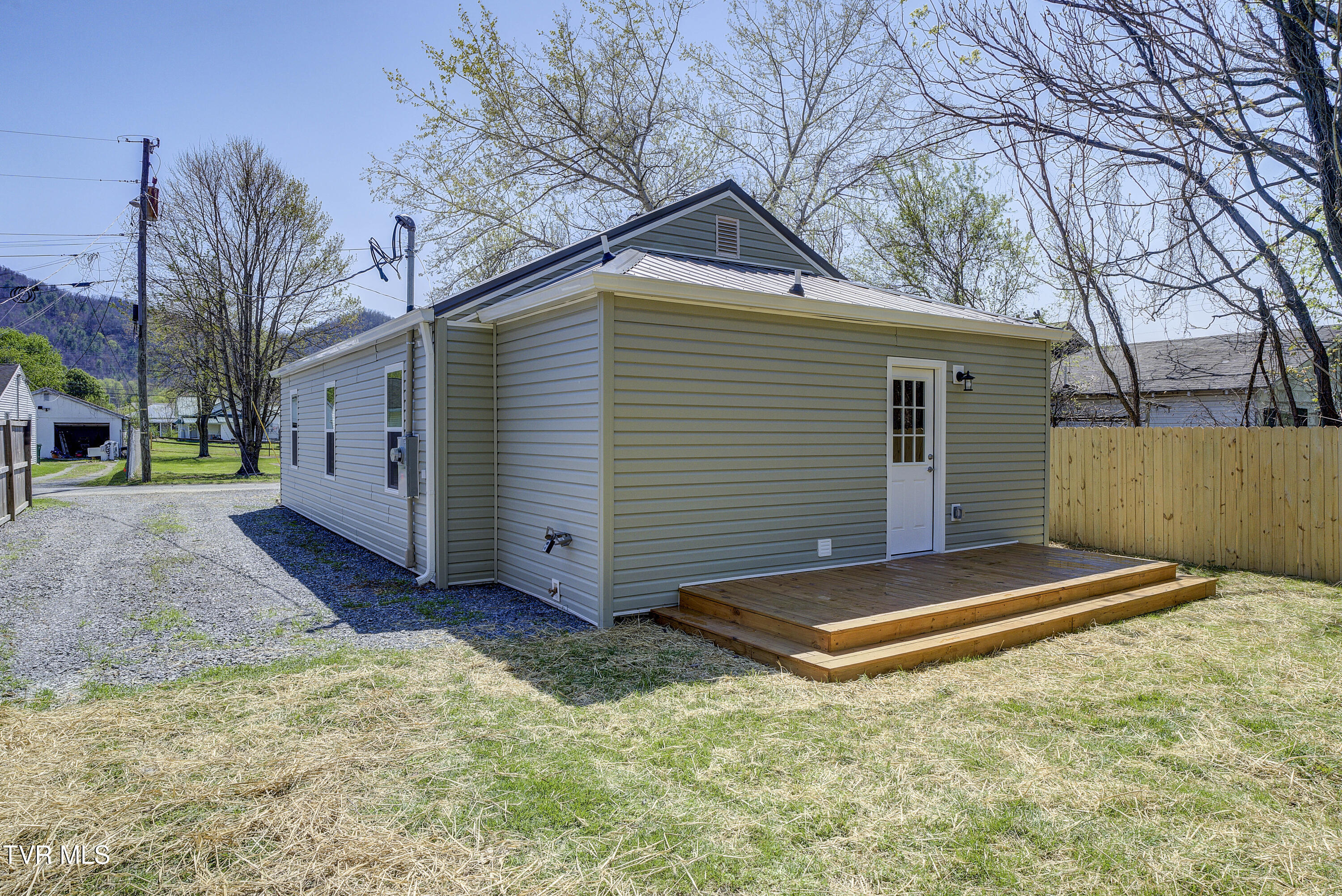 511 Coffee Street Erwin, TN 37650 - Photo 8 of 36 back-2