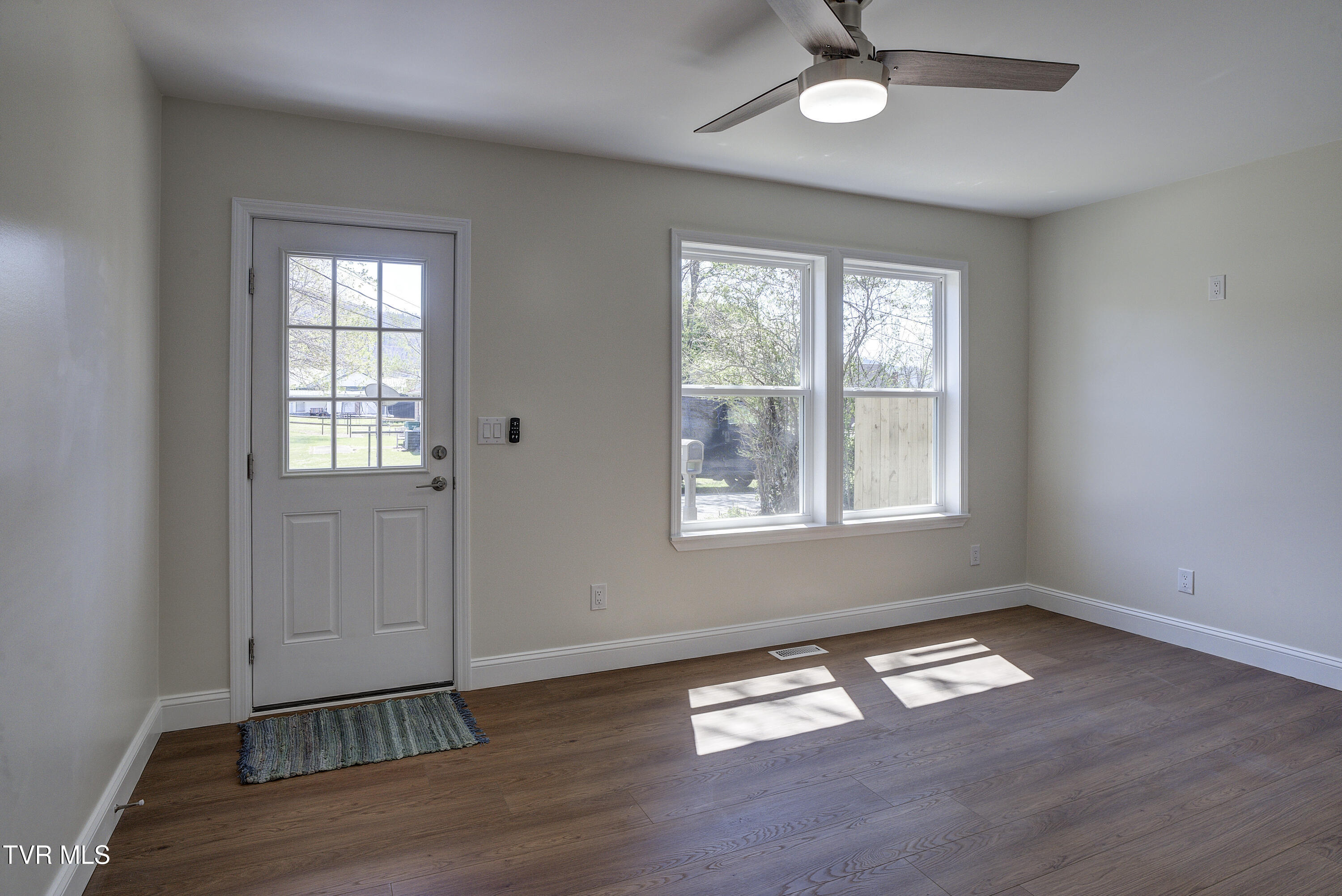 511 Coffee Street Erwin, TN 37650 - Photo 10 of 36 living-room