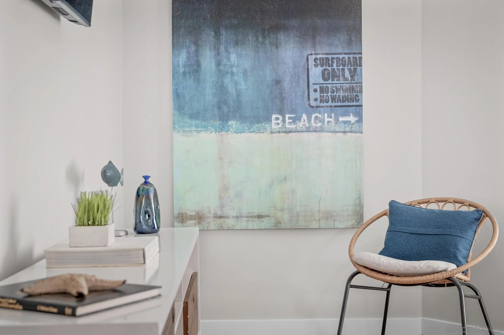 1735 Aldersgate Road Encinitas, CA 92024 - Photo 29 of 49 a bathroom with a bathtub and a sink