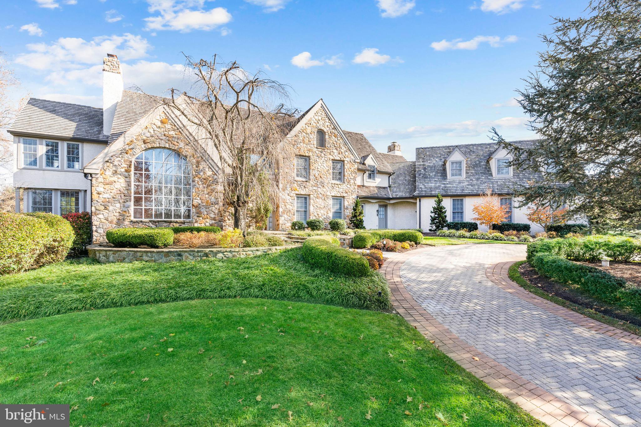 112 St Moritz Drive Wilmington, DE 19807 - Photo 4 of 59 Front of house with paver circular drive.