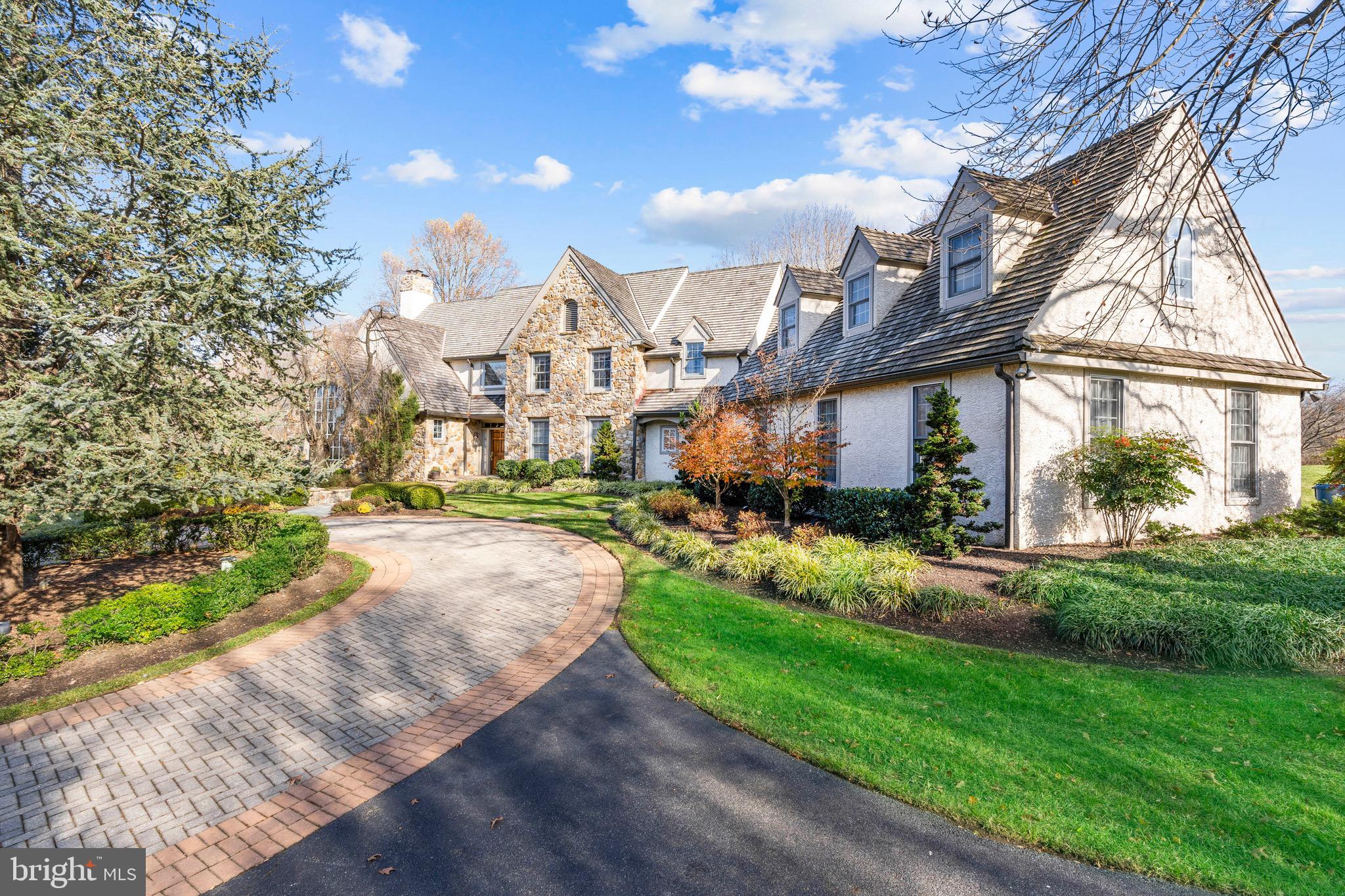 112 St Moritz Drive Wilmington, DE 19807 - Photo 5 of 59 Paver circular driveway.