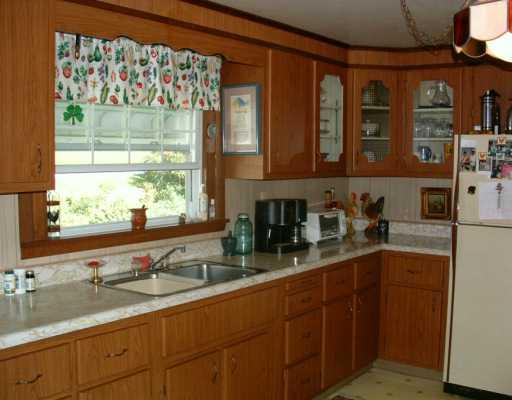 12 Richeyville Road Richeyville, PA 15358 - Photo 3 of 6 Kitchen.