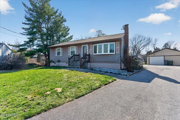 $299,500 | 25 Dorchester Drive, Stillwater, NY 12170
