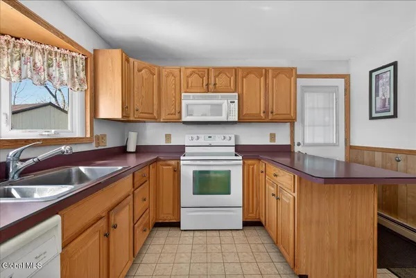 $299,500 | 25 Dorchester Drive, Stillwater, NY 12170