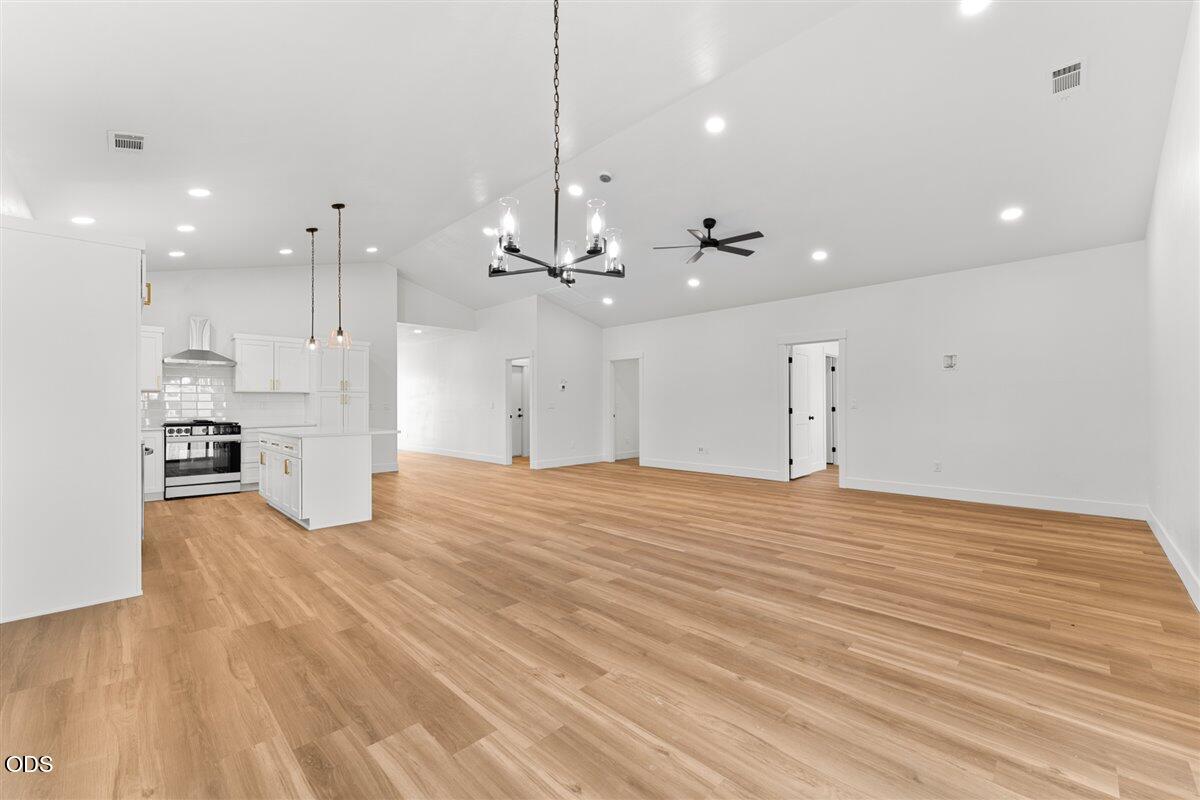 467 Arnos Street Talent, OR 97540 - Photo 4 of 31
