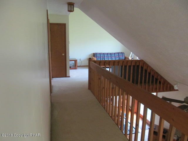 128 Totteridge Road Bushkill, PA 18324 - Photo 15 of 25 14-Hallway to Loft
