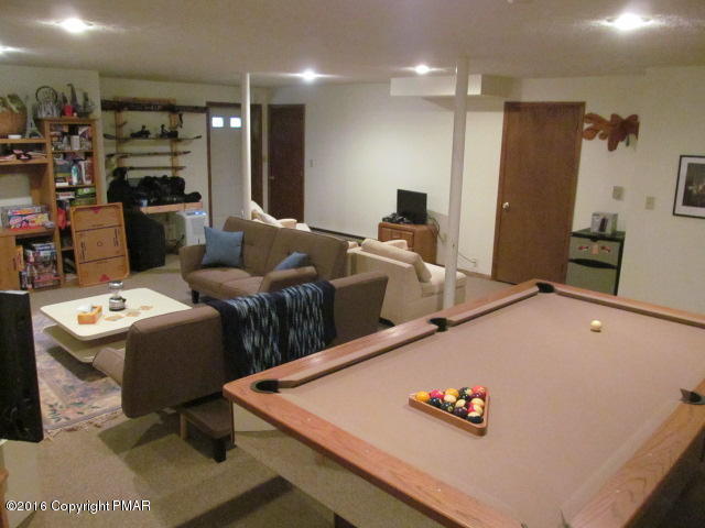 128 Totteridge Road Bushkill, PA 18324 - Photo 19 of 25 19-Family Room2