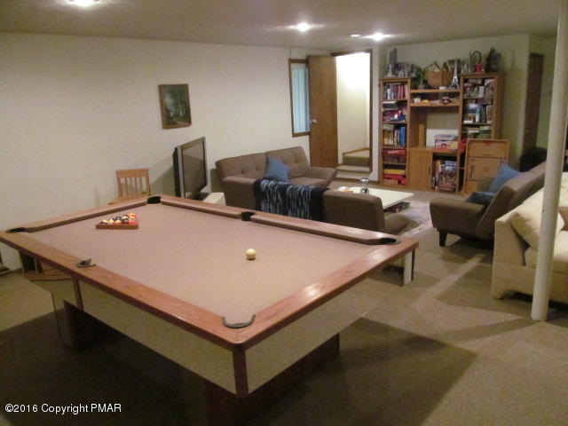 128 Totteridge Road Bushkill, PA 18324 - Photo 20 of 25 20-FamilyRoom3