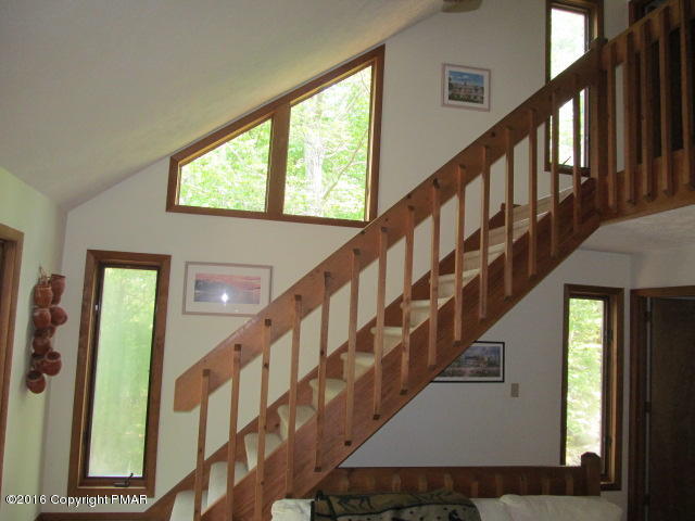 128 Totteridge Road Bushkill, PA 18324 - Photo 3 of 25 2-Lots of Light