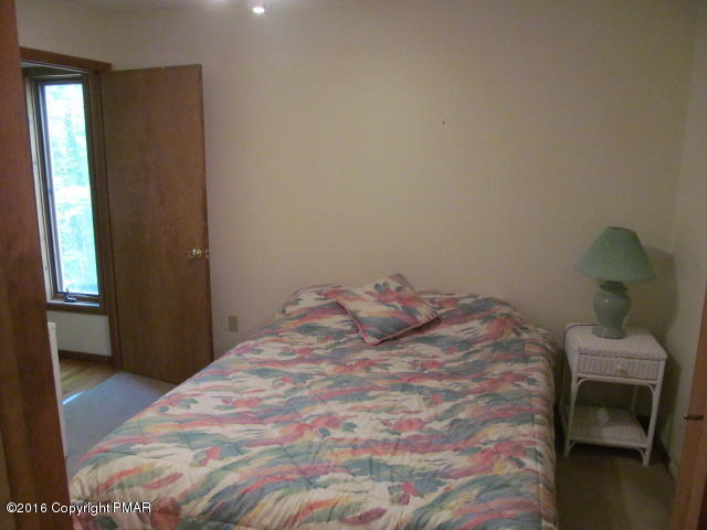 128 Totteridge Road Bushkill, PA 18324 - Photo 6 of 25 5-Bed1