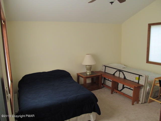128 Totteridge Road Bushkill, PA 18324 - Photo 9 of 25 8-Bed4