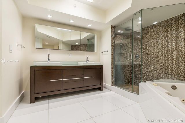 $600,000 | 21055 Yacht Club Drive, Unit 2608, Aventura, FL 33180