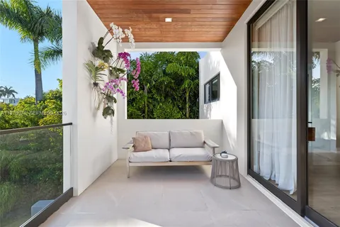 $6,595,000 | 5701 North Bay Road, Miami Beach, FL 33140